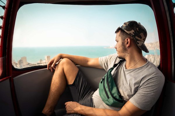 Sac banane à langer : choisir la bonne couleur