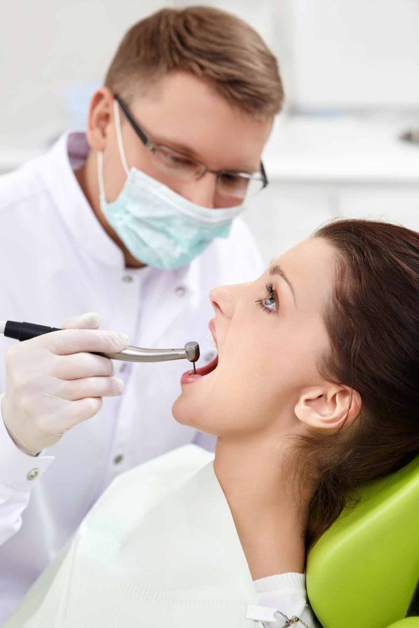 Quelles sont les étapes d'un traitement de canal pratiqué par les dentistes du Plateau Mont-Royal ?